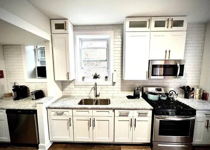 Modern Vintage 2br Walkable To Dining & Lakefront *