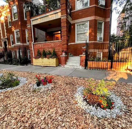 Modern Vintage 2br Walkable To Dining & Lakefront *