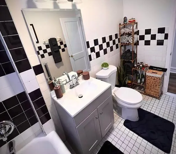 Modern Vintage 2br Walkable To Dining & Lakefront *
